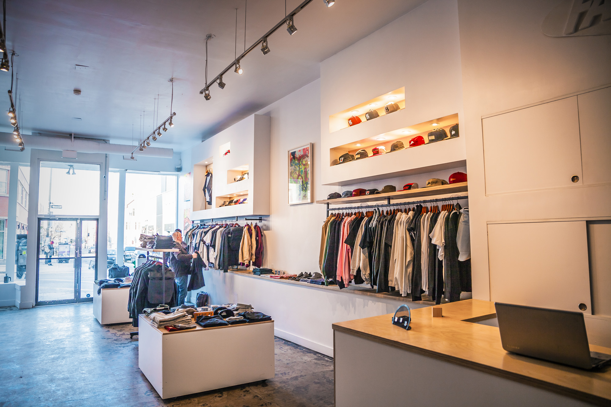 ARTGANG ouvre une folle boutique avec café et sneakers