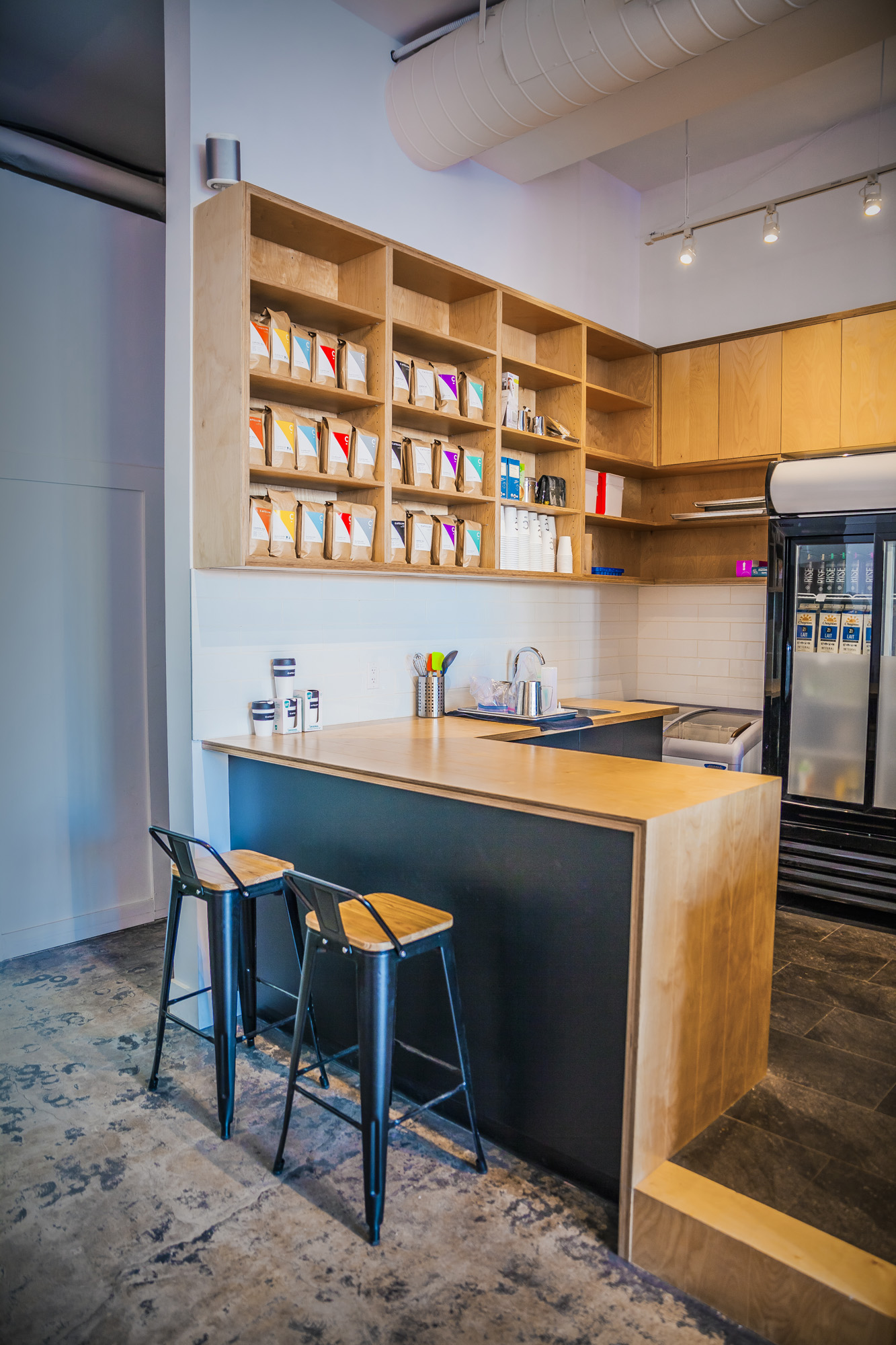 ARTGANG ouvre une folle boutique avec café et sneakers