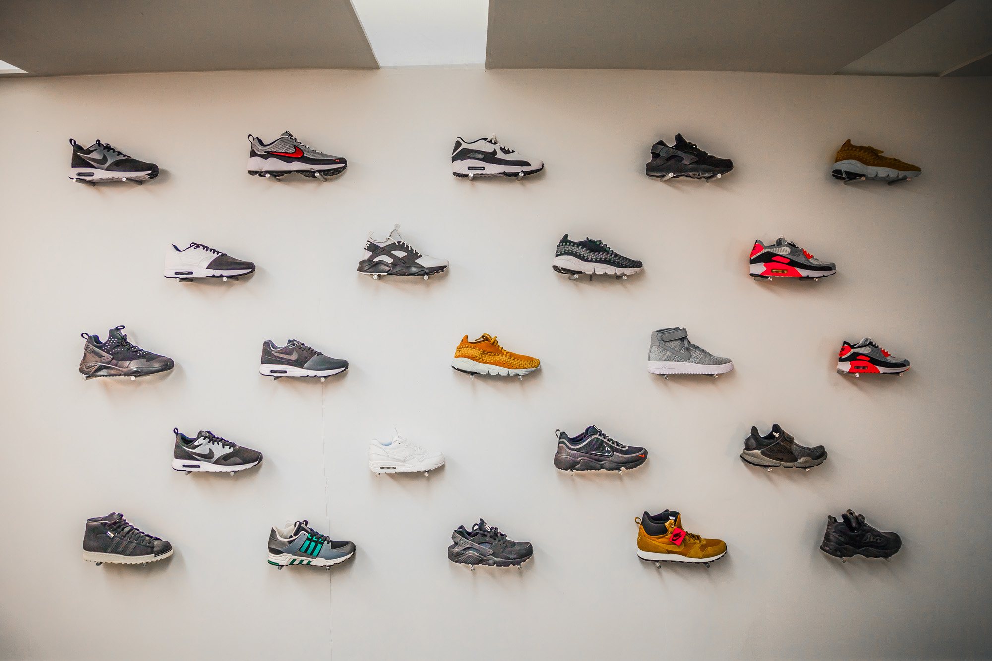 ARTGANG ouvre une folle boutique avec café et sneakers