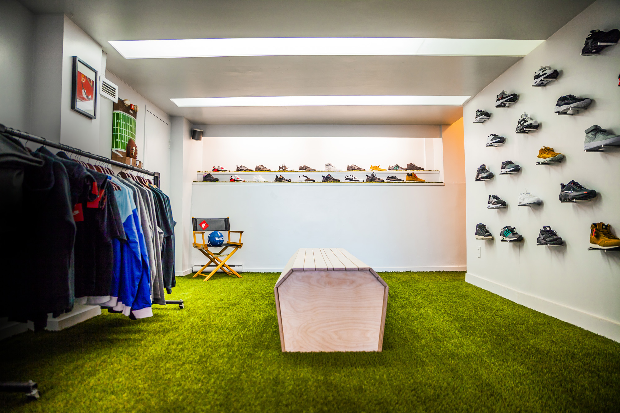 ARTGANG ouvre une folle boutique avec café et sneakers