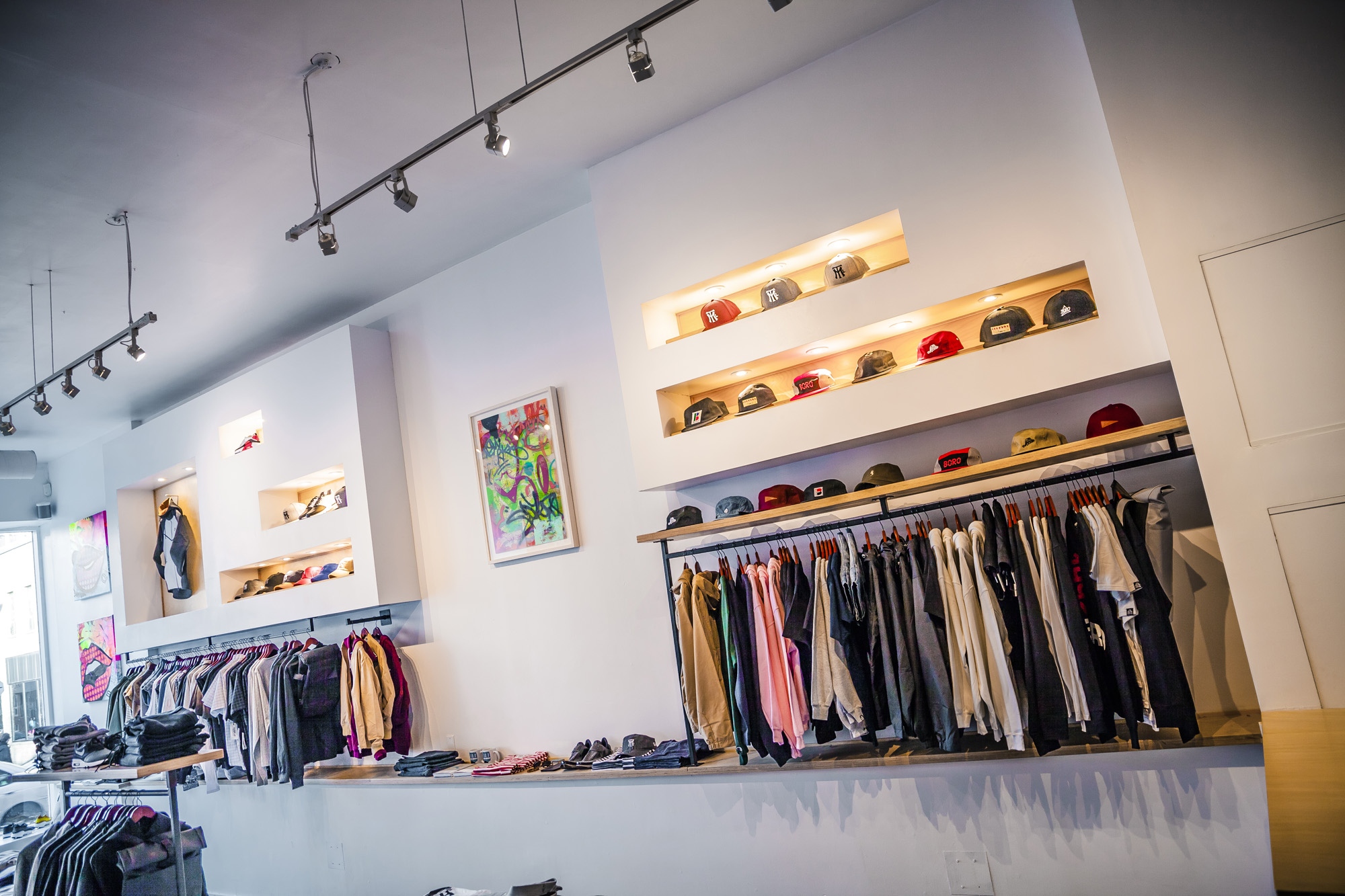 ARTGANG ouvre une folle boutique avec café et sneakers