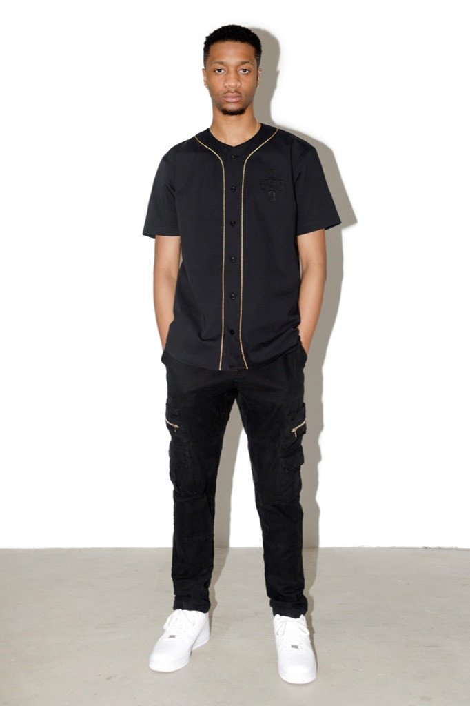 Drake lance la collection printemps-été 2017 d'OVO, son brand de streetwear