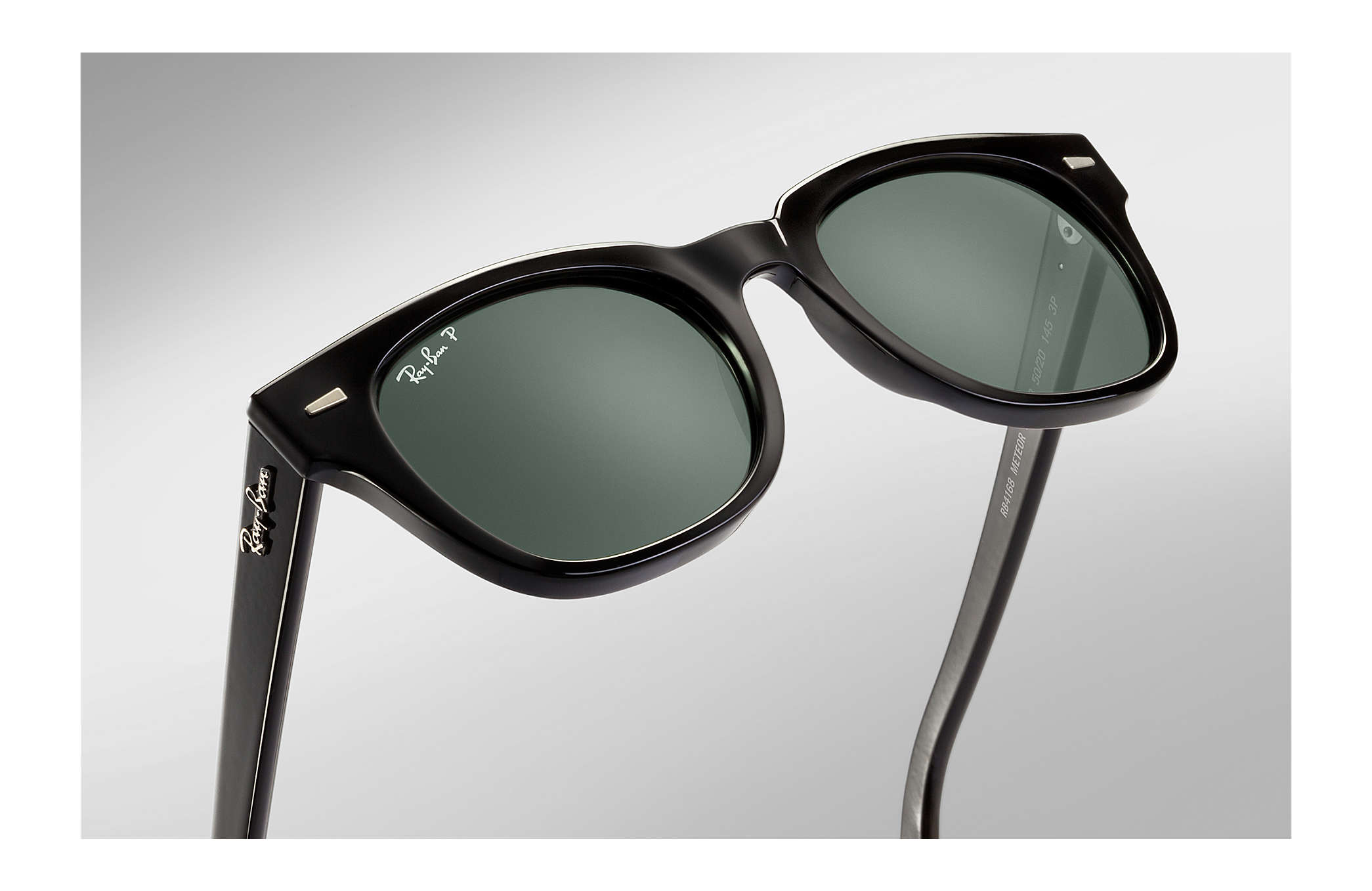 Meteor, la paire de Ray-Ban que tout le monde veut pour cet été