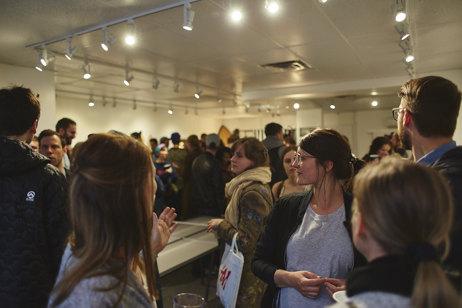 Sympa vernissage à la boutique éphémère Bref avec des artisans locaux