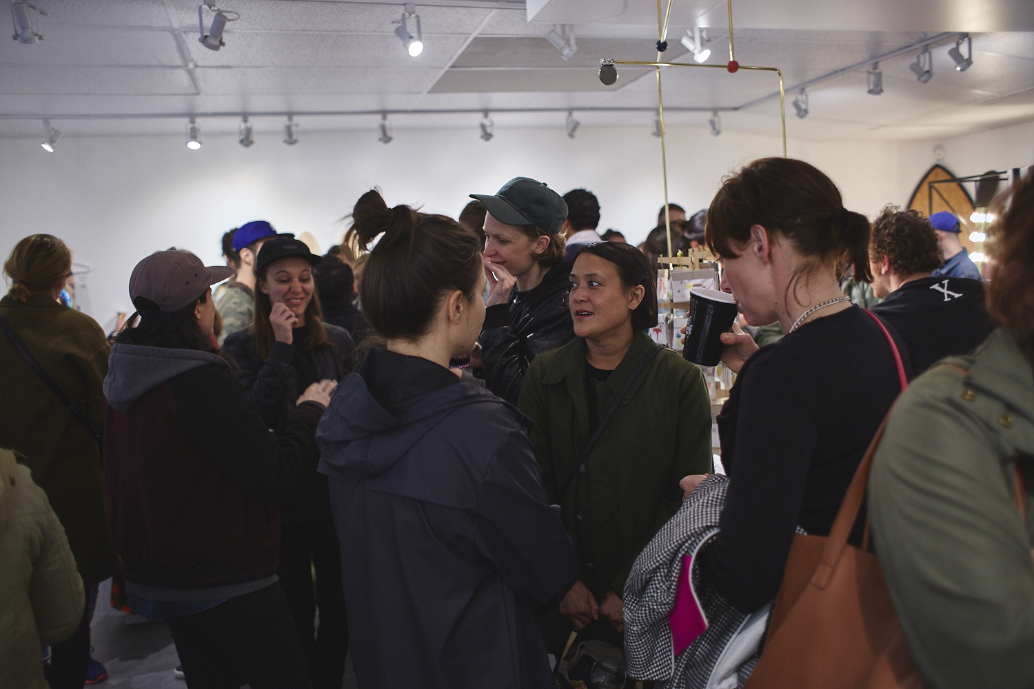 Sympa vernissage à la boutique éphémère Bref avec des artisans locaux