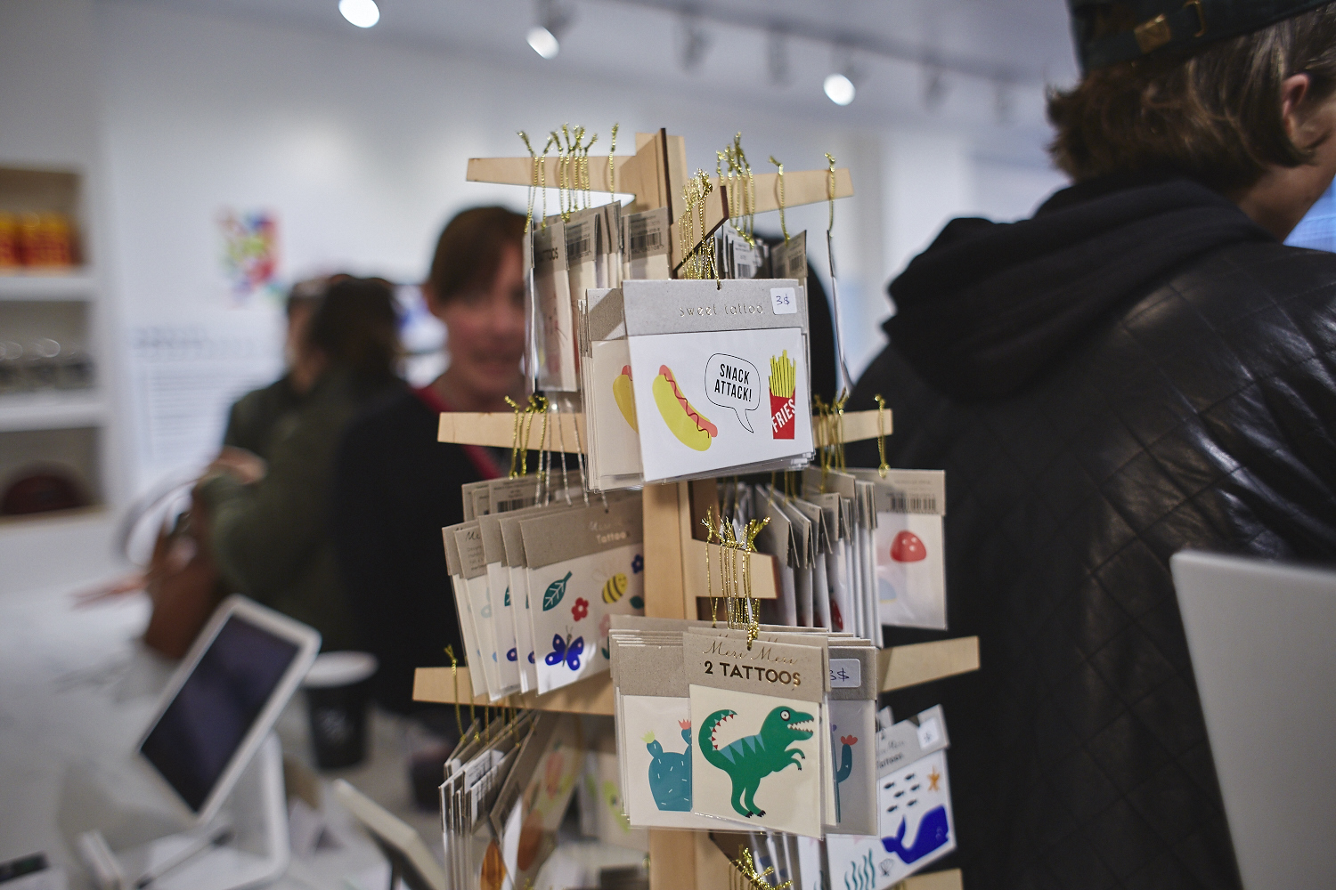 Sympa vernissage à la boutique éphémère Bref avec des artisans locaux