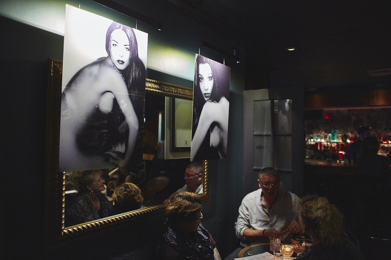 Le cabaret érotique du 4e mur, une soirée exposition et burlesque [Photos]