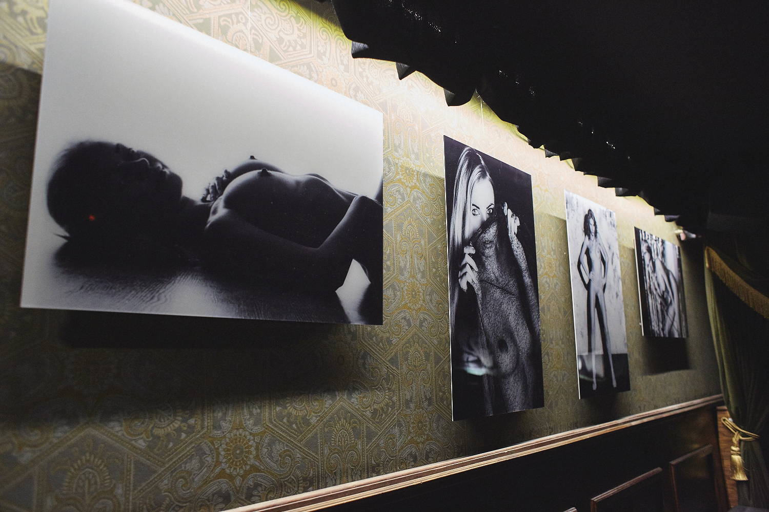 Le cabaret érotique du 4e mur, une soirée exposition et burlesque [Photos]