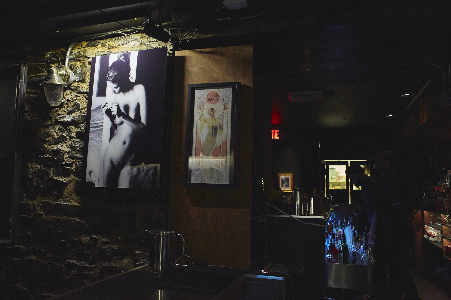 Le cabaret érotique du 4e mur, une soirée exposition et burlesque [Photos]