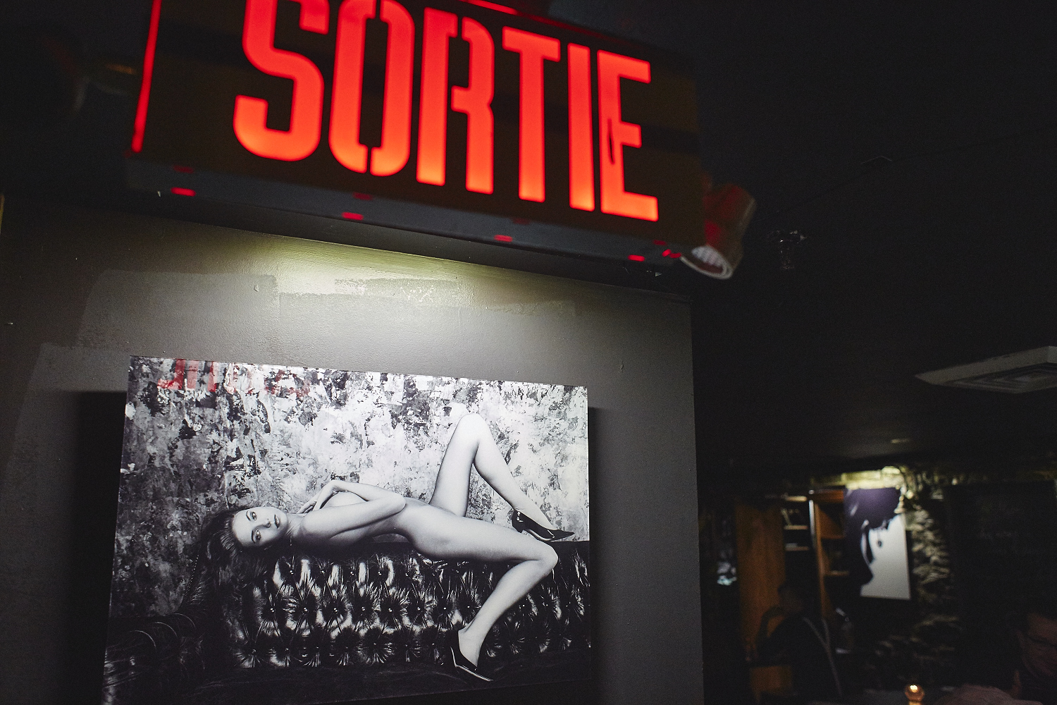 Le cabaret érotique du 4e mur, une soirée exposition et burlesque [Photos]