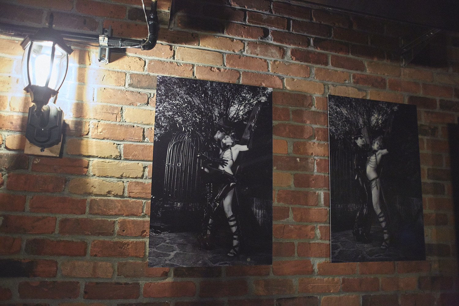 Le cabaret érotique du 4e mur, une soirée exposition et burlesque [Photos]