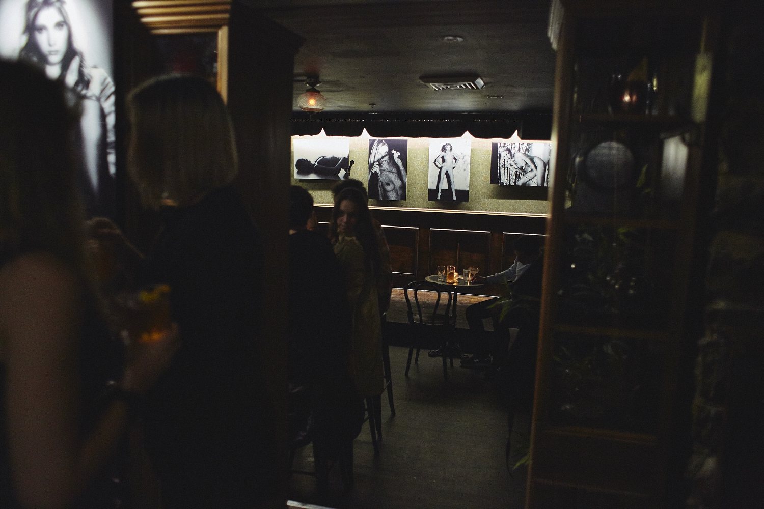 Le cabaret érotique du 4e mur, une soirée exposition et burlesque [Photos]