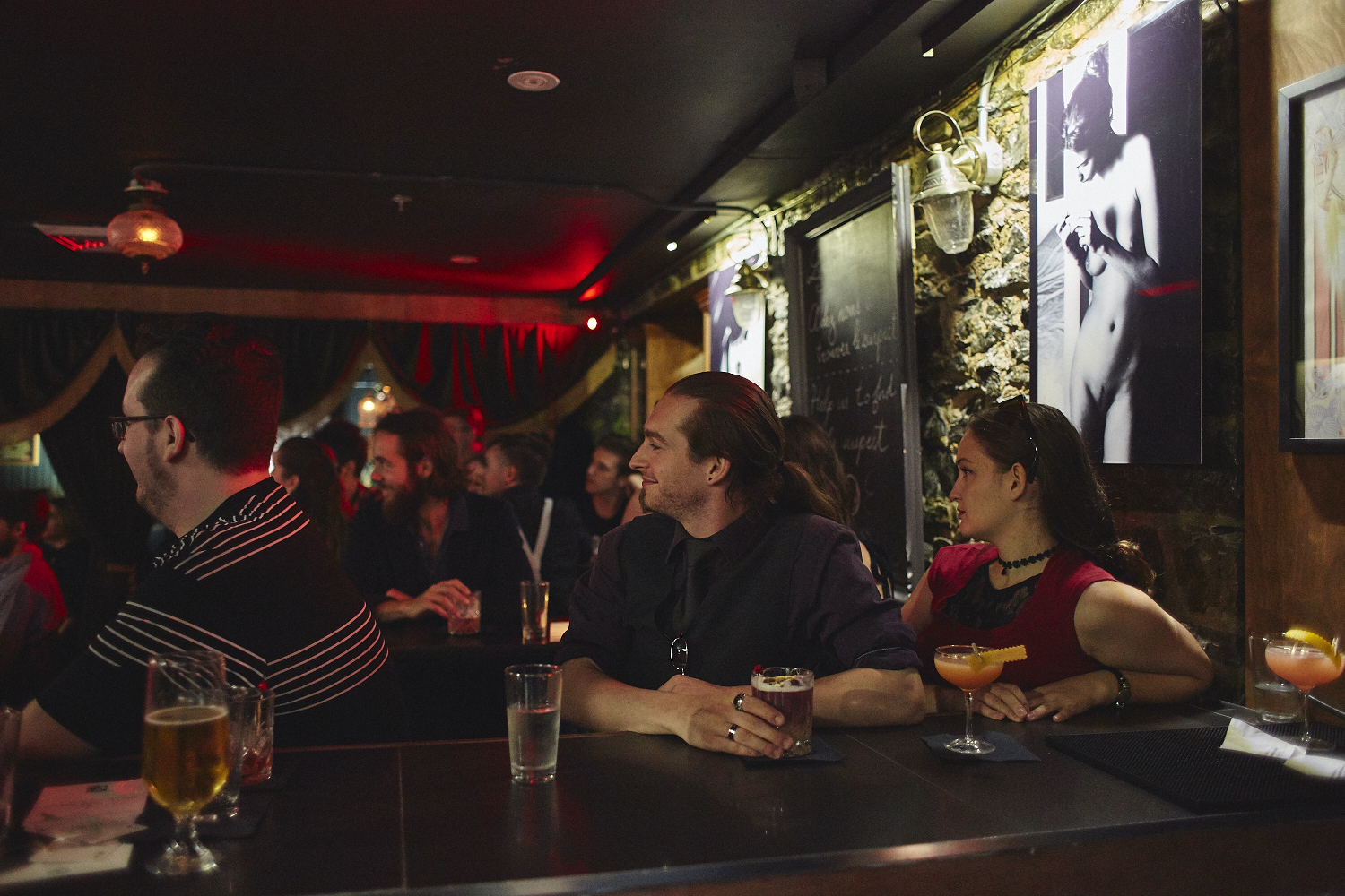 Le cabaret érotique du 4e mur, une soirée exposition et burlesque [Photos]