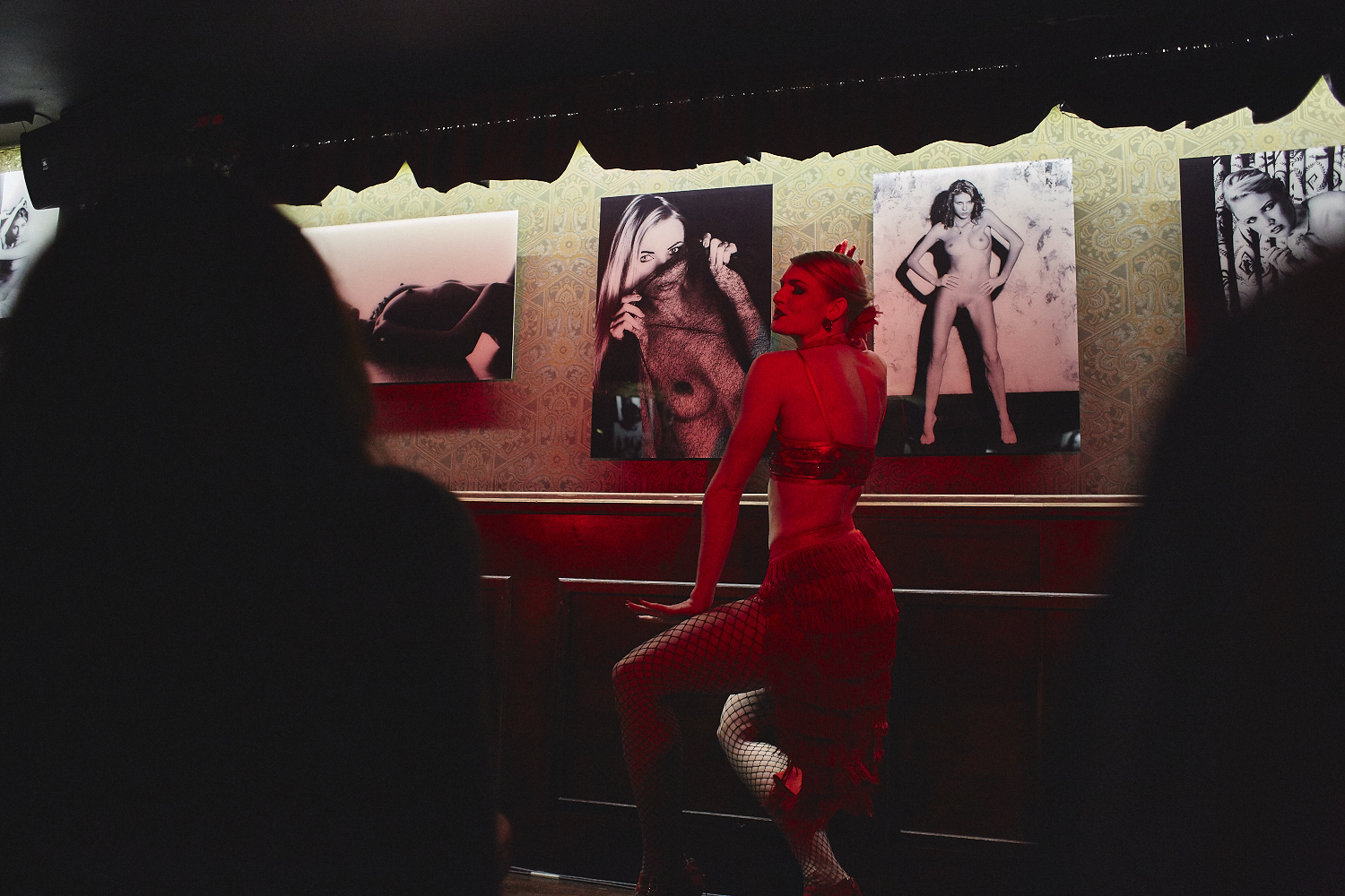 Le cabaret érotique du 4e mur, une soirée exposition et burlesque [Photos]