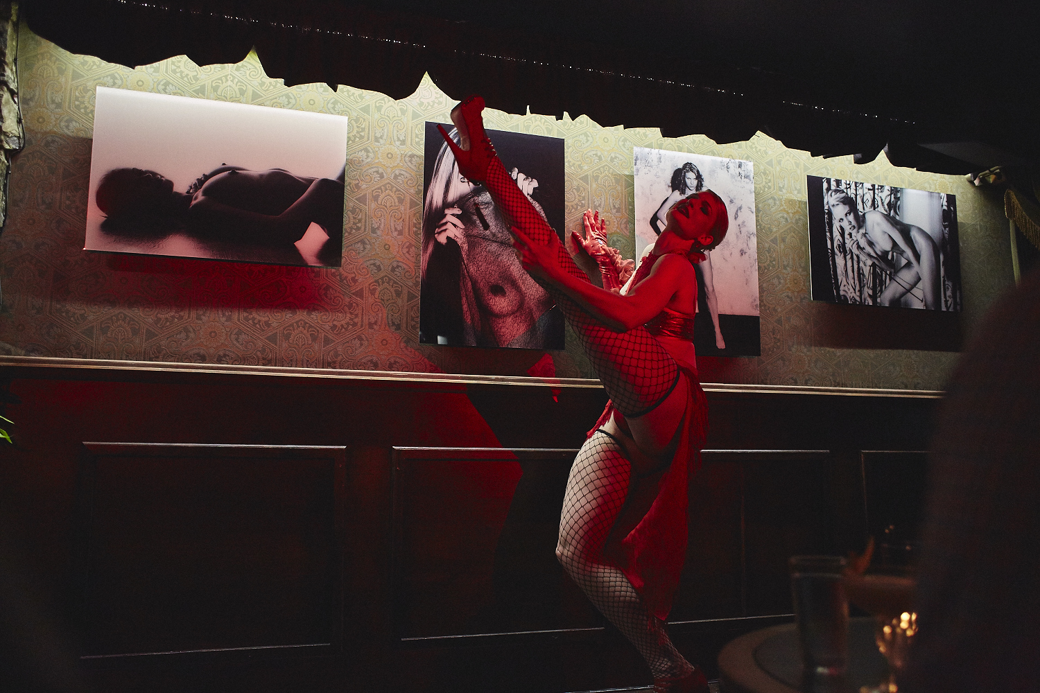 Le cabaret érotique du 4e mur, une soirée exposition et burlesque [Photos]