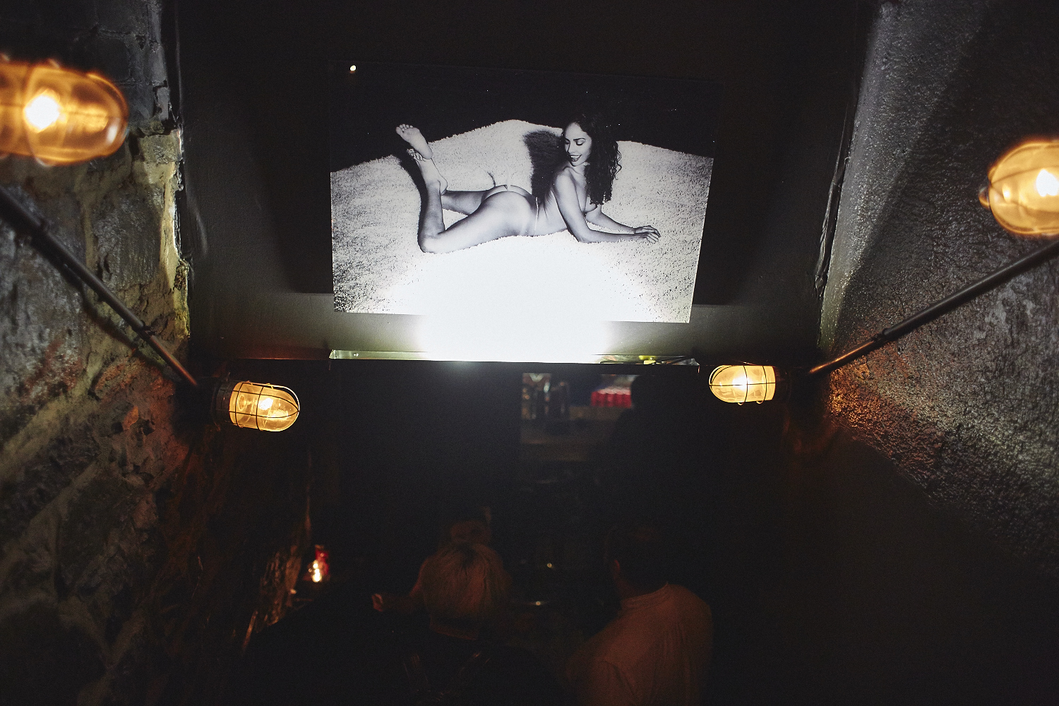 Le cabaret érotique du 4e mur, une soirée exposition et burlesque [Photos]