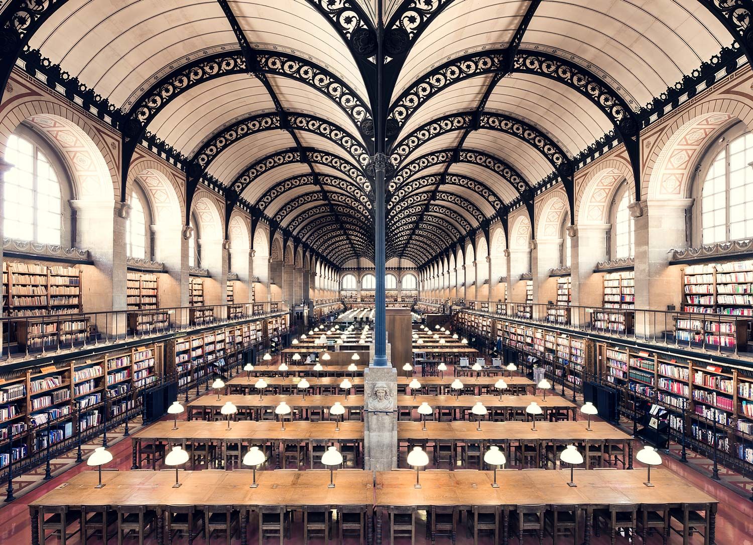 25 photos captivantes de bibliothèques européennes vides