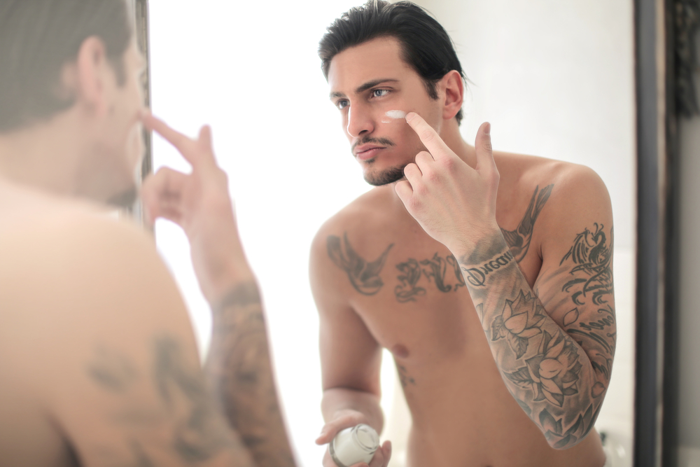 Conseils des soins de peau et cosmétiques pour homme, selon une professionnelle [Guide 101]