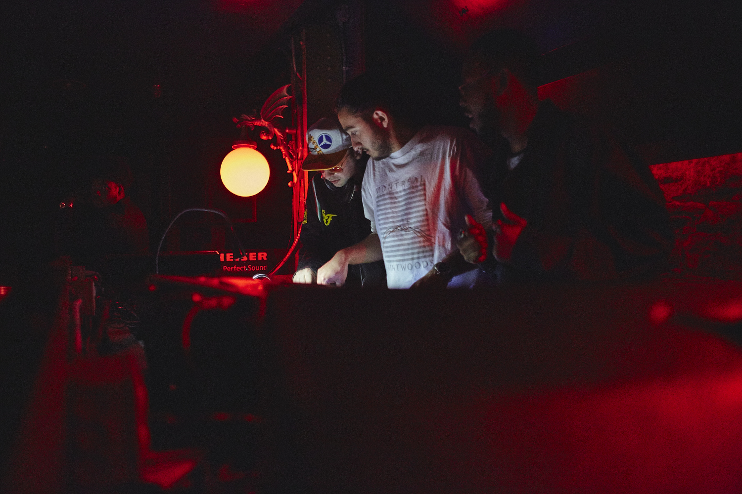 White Walls Worldwide souligne son lancement avec un gros party au Peopl