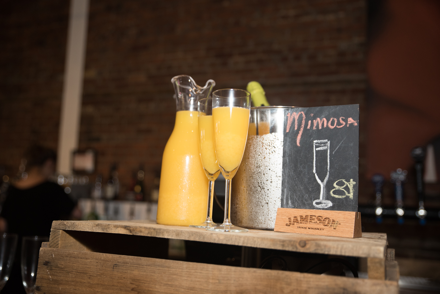 Des barbiers à l'oeuvre ce dimanche en formule brunch et mimosa au ARTGANG [Photos]