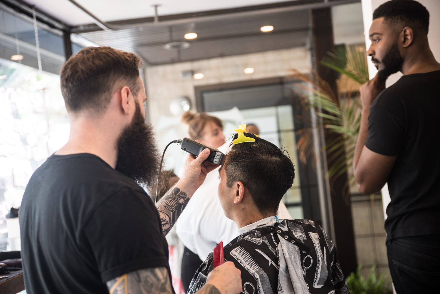 Des barbiers à l'oeuvre ce dimanche en formule brunch et mimosa au ARTGANG [Photos]