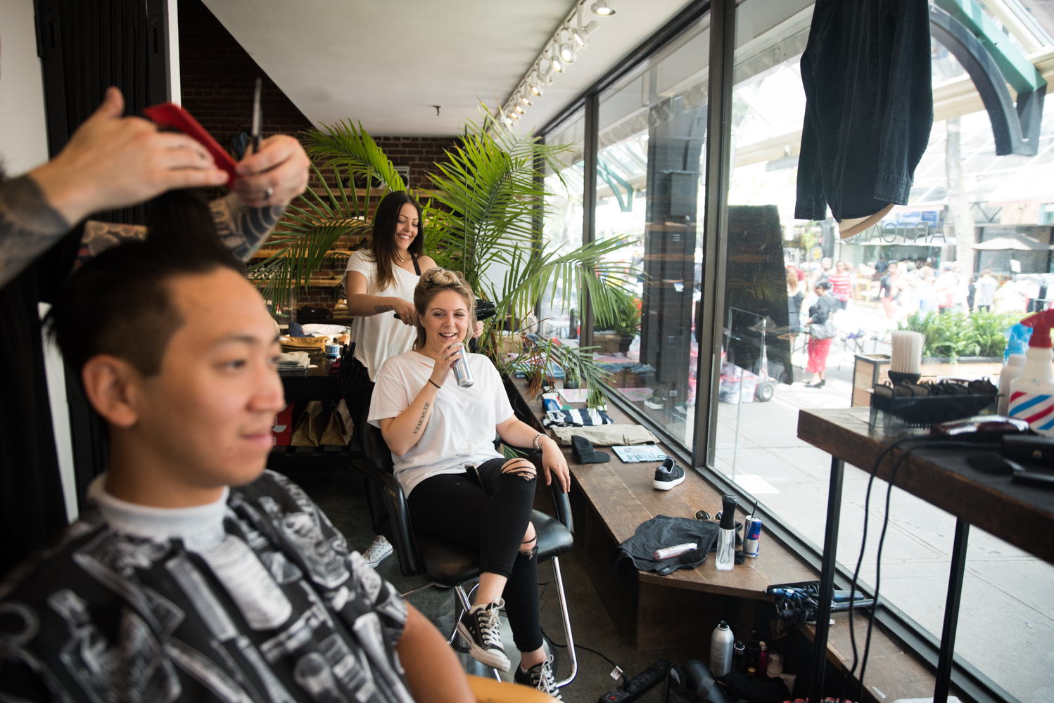 Des barbiers à l'oeuvre ce dimanche en formule brunch et mimosa au ARTGANG [Photos]