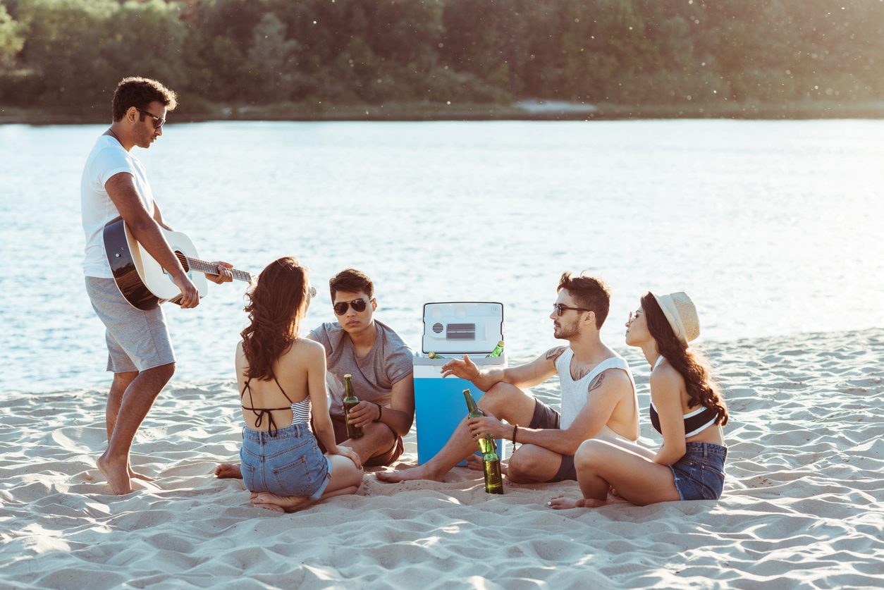 Les 5 essentiels de plage pour homme qu’il vous faut cet été