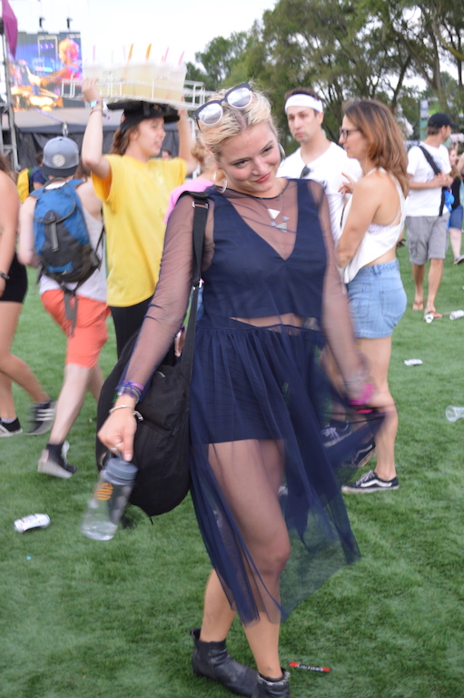 Street Style Osheaga Jour 1: Chemises fleuries et imperméables