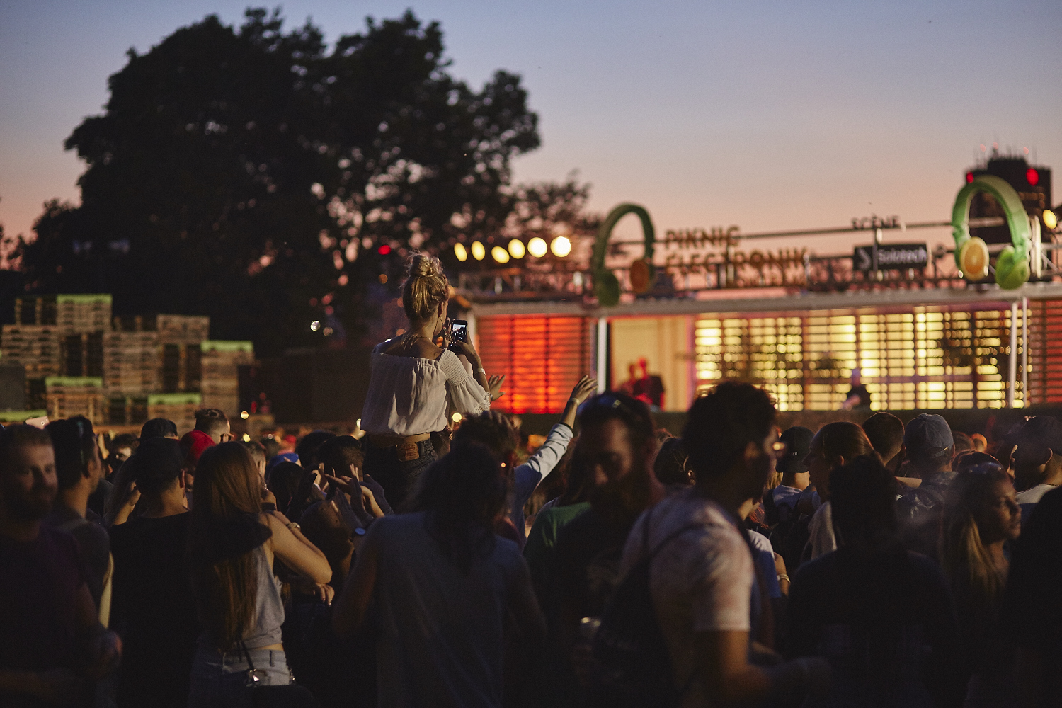 Gros party au Piknic Électronik: belle ambiance, chaleur et gros son