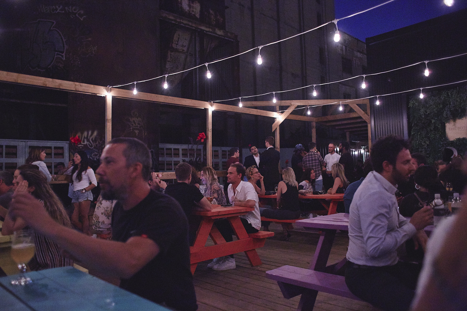 Chaude soirée bondée pour l'ouverture officielle de Riverside [Photo]