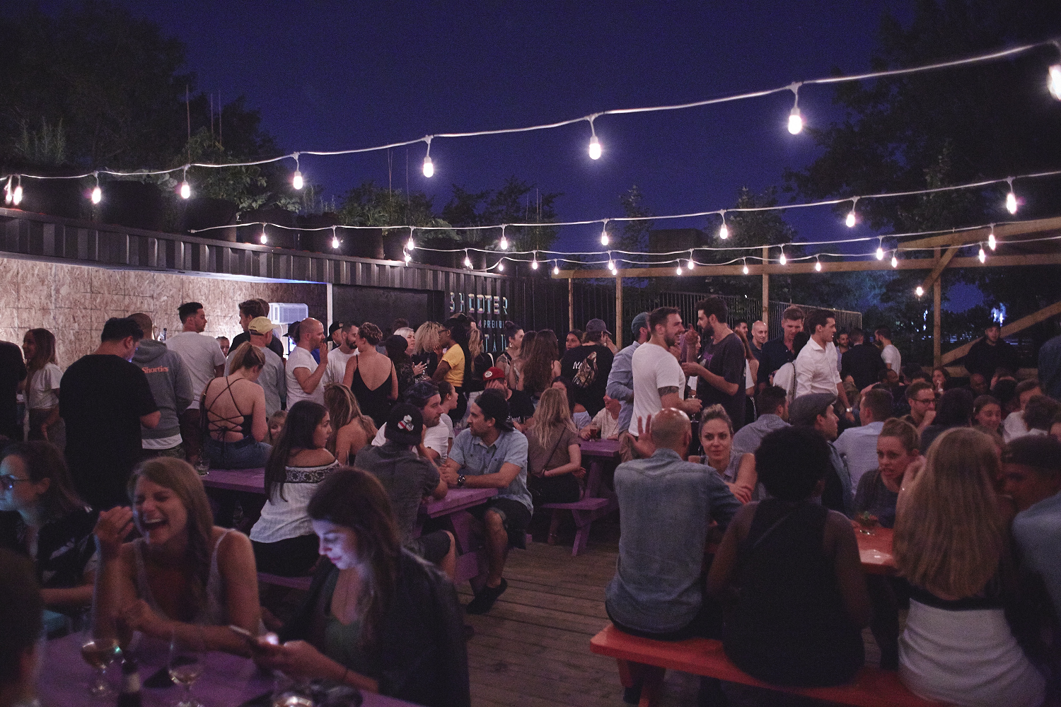 Chaude soirée bondée pour l'ouverture officielle de Riverside [Photo]
