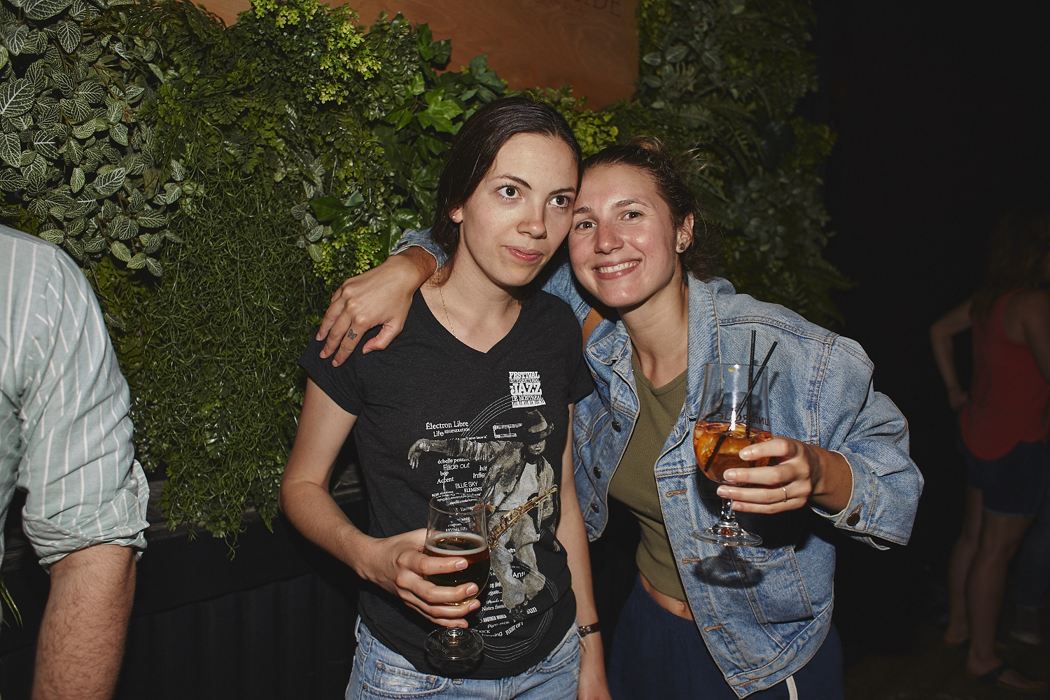 Chaude soirée bondée pour l'ouverture officielle de Riverside [Photo]