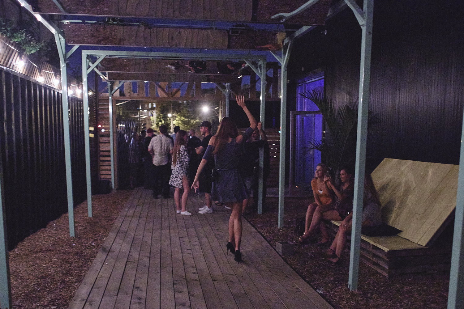 Chaude soirée bondée pour l'ouverture officielle de Riverside [Photo]