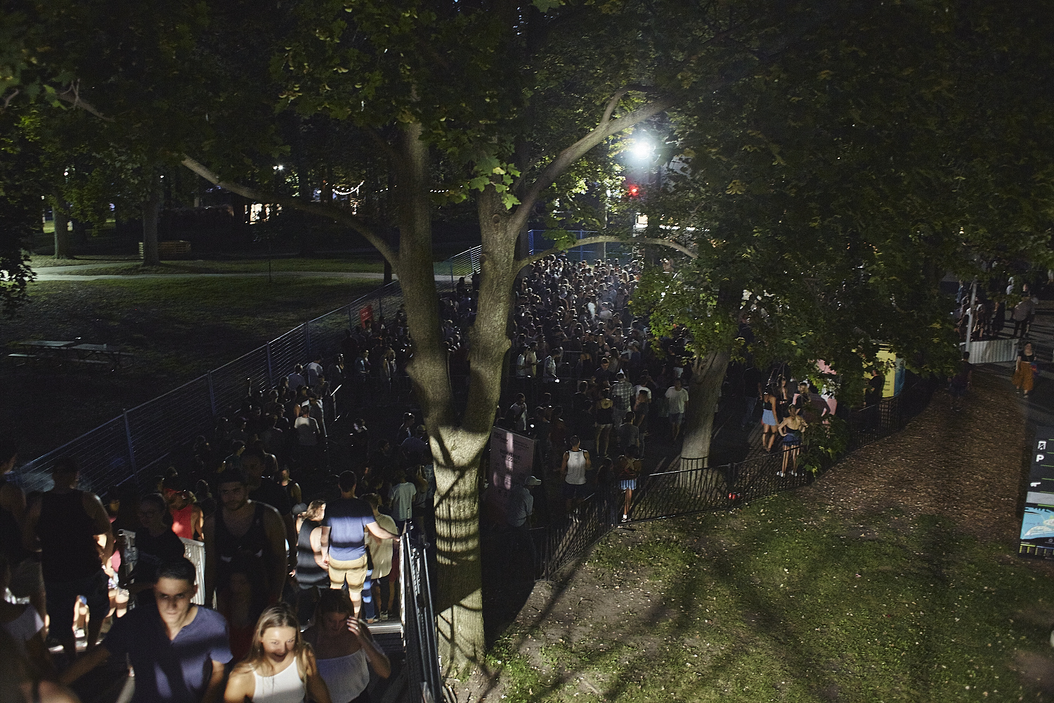 Ambiance de feu et belles personnes pour le Piknic de clôture en collaboration avec Ton Barbier [Photos]