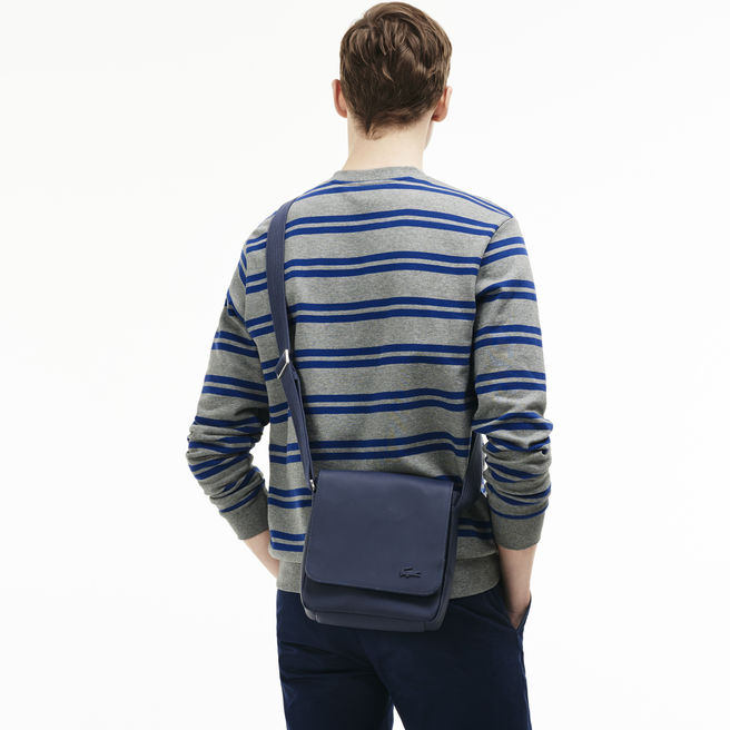 10 styles de 'sidebags' pour ajouter cet item tendance à votre garde-robe