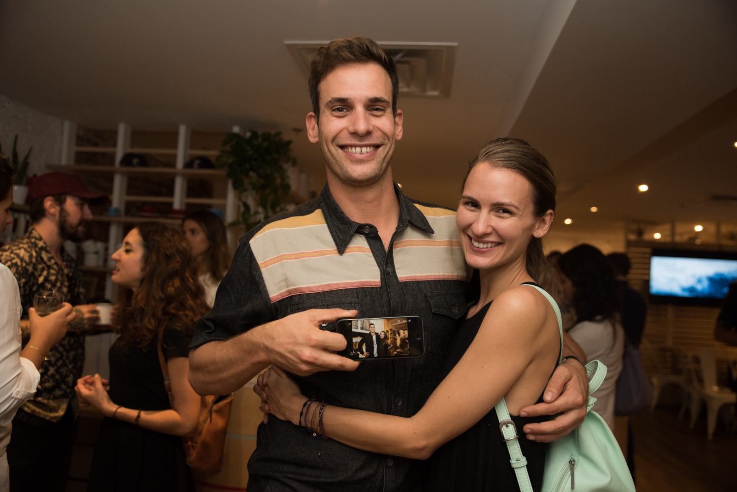 Audvik lance ses nouveaux manteaux d'hiver urbains au café Club Espresso Bar