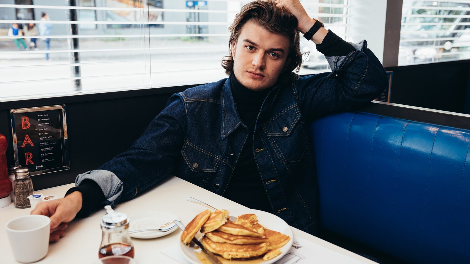 Joe Keery de Stranger Things en entrevue à Montréal avec le magazine GQ [Photos]