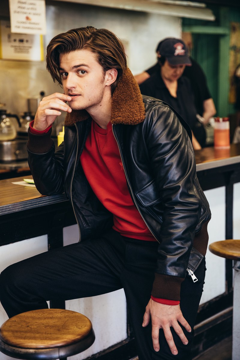 Joe Keery de Stranger Things en entrevue à Montréal avec le magazine GQ [Photos]