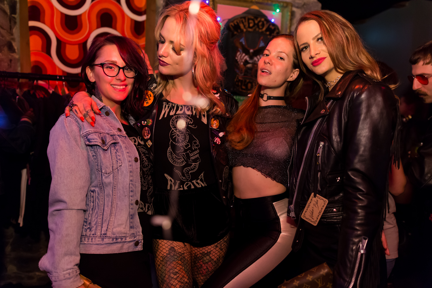 Lancement officiel de Widow&rsquo;s Blow: Burlesque, jacket de cuir et Rock&rsquo;n Roll!