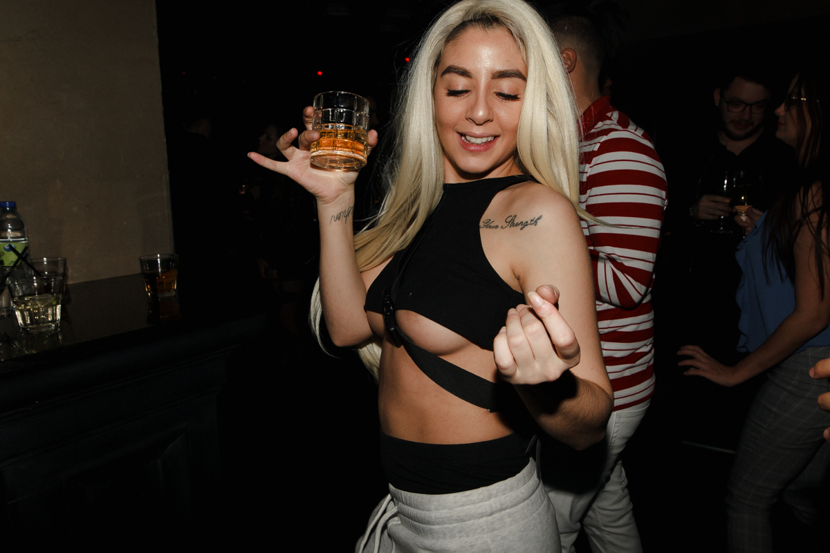 Cassie était de passage à Montréal au Club La Voûte pour une soirée déjantée [Photos]