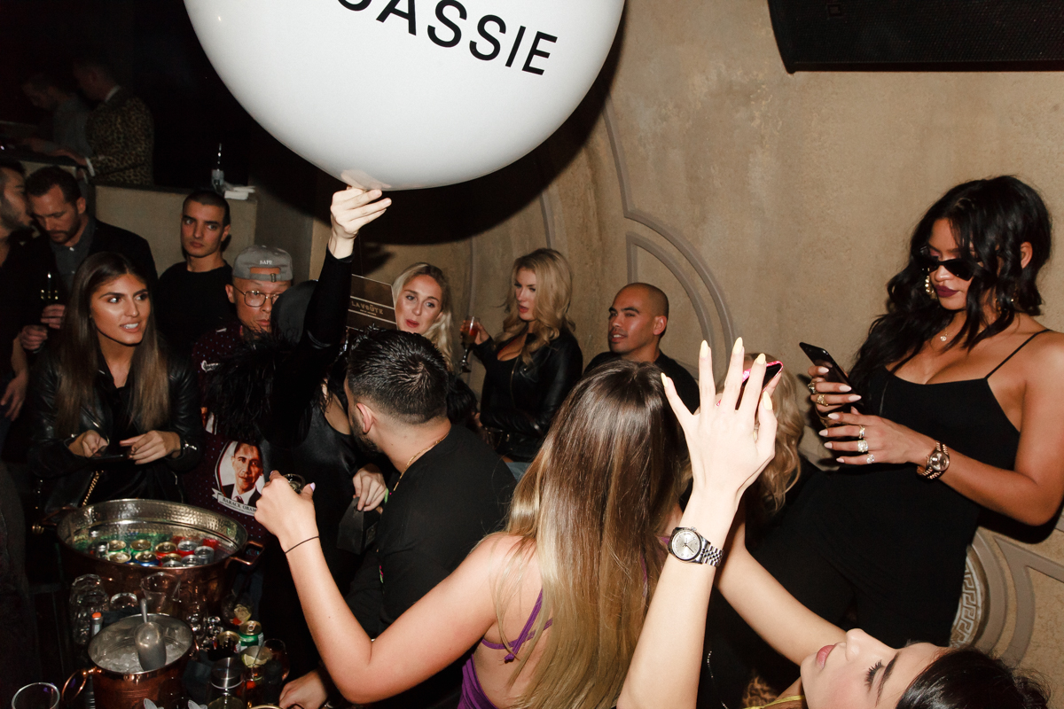 Cassie était de passage à Montréal au Club La Voûte pour une soirée déjantée [Photos]