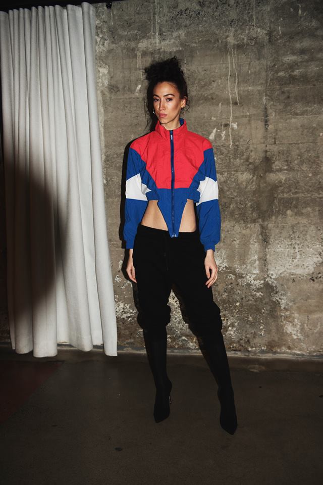 OFFICIEL dévoile un nouveau lookbook BOLD de morceaux en vente au pop-up shop