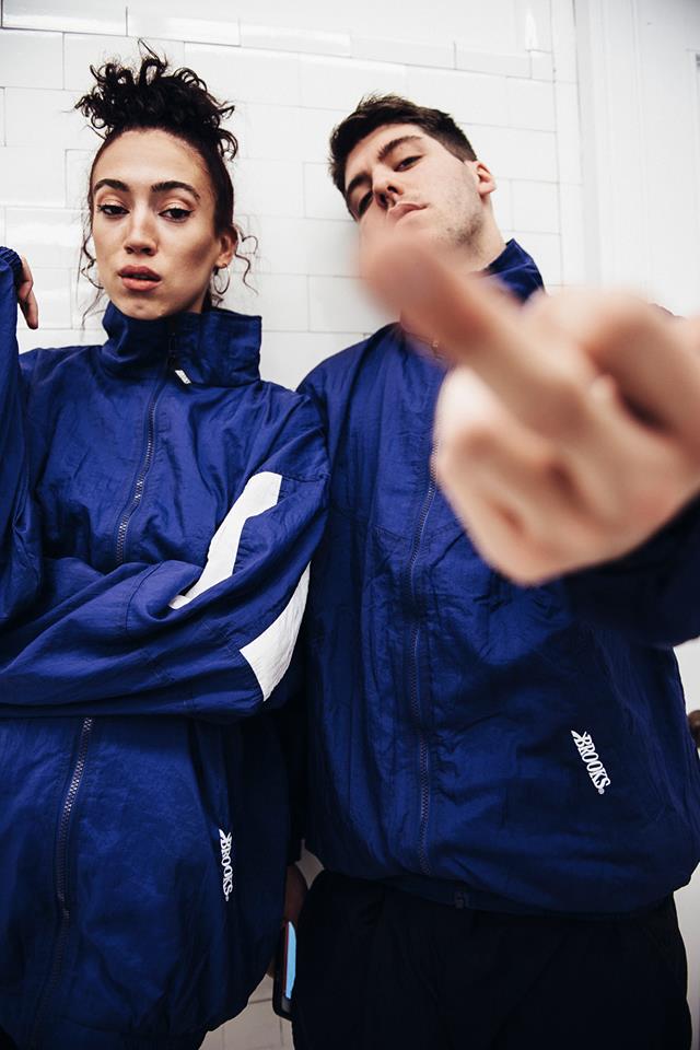 OFFICIEL dévoile un nouveau lookbook BOLD de morceaux en vente au pop-up shop