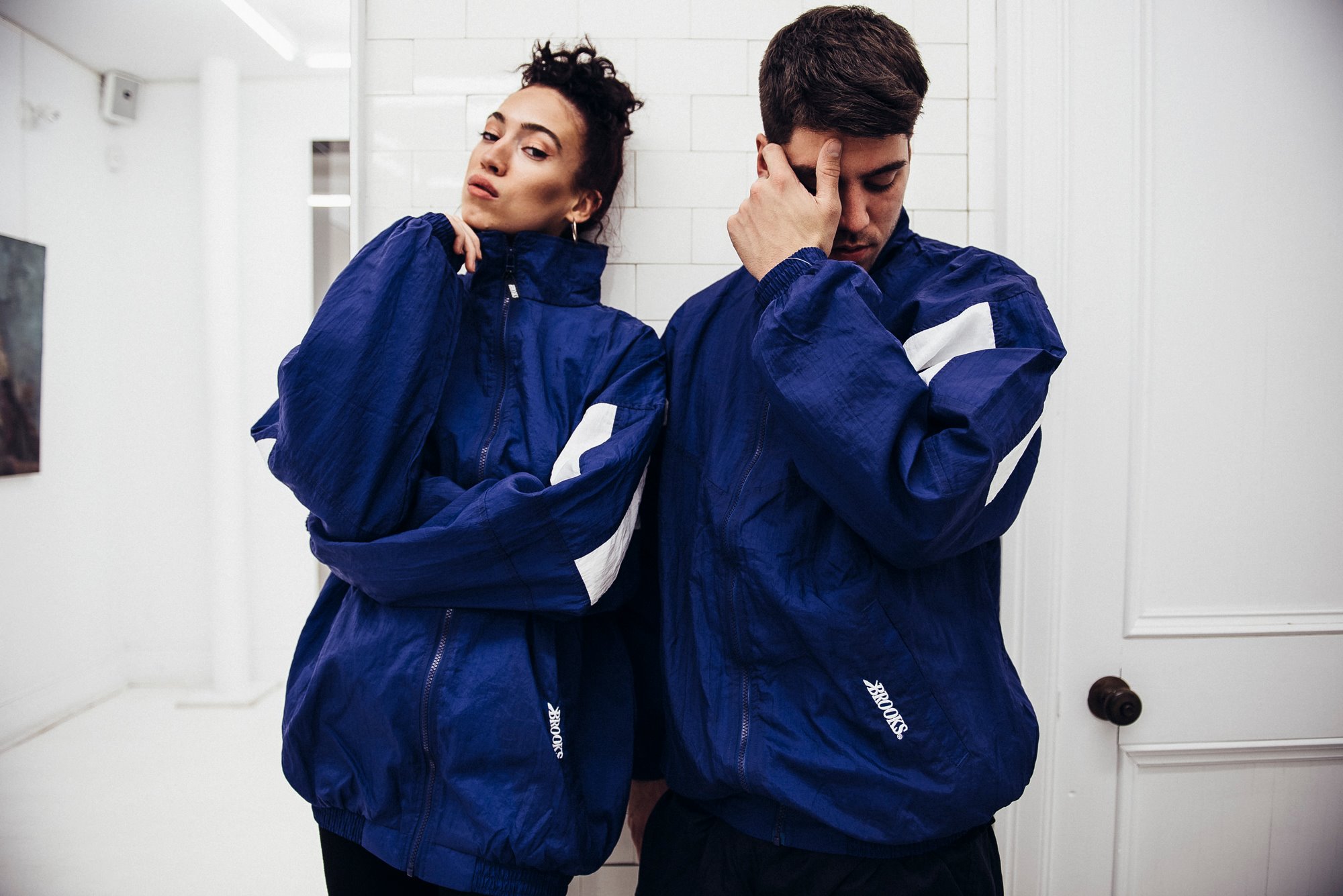 OFFICIEL dévoile un nouveau lookbook BOLD de morceaux en vente au pop-up shop