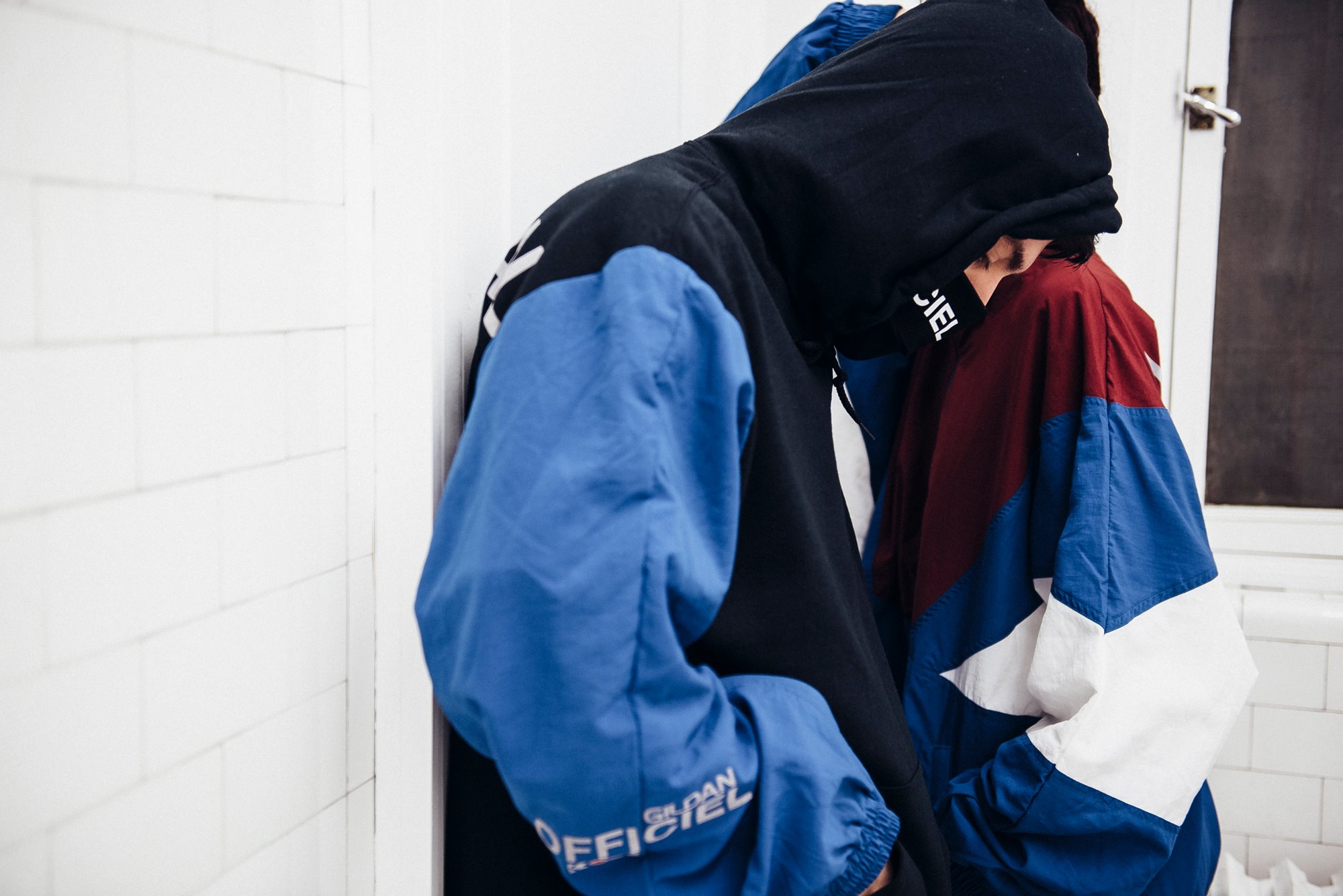 OFFICIEL dévoile un nouveau lookbook BOLD de morceaux en vente au pop-up shop