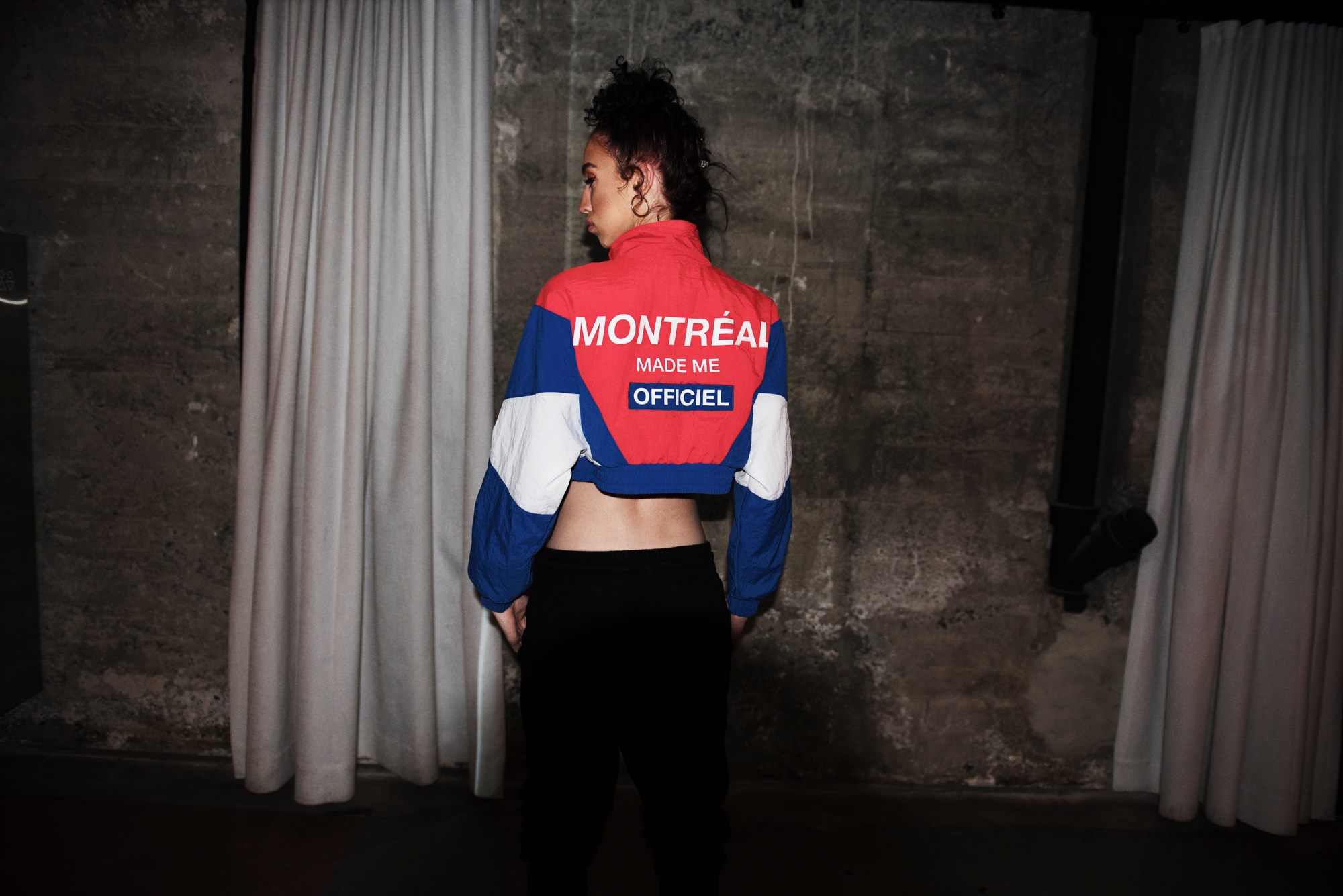 OFFICIEL dévoile un nouveau lookbook BOLD de morceaux en vente au pop-up shop