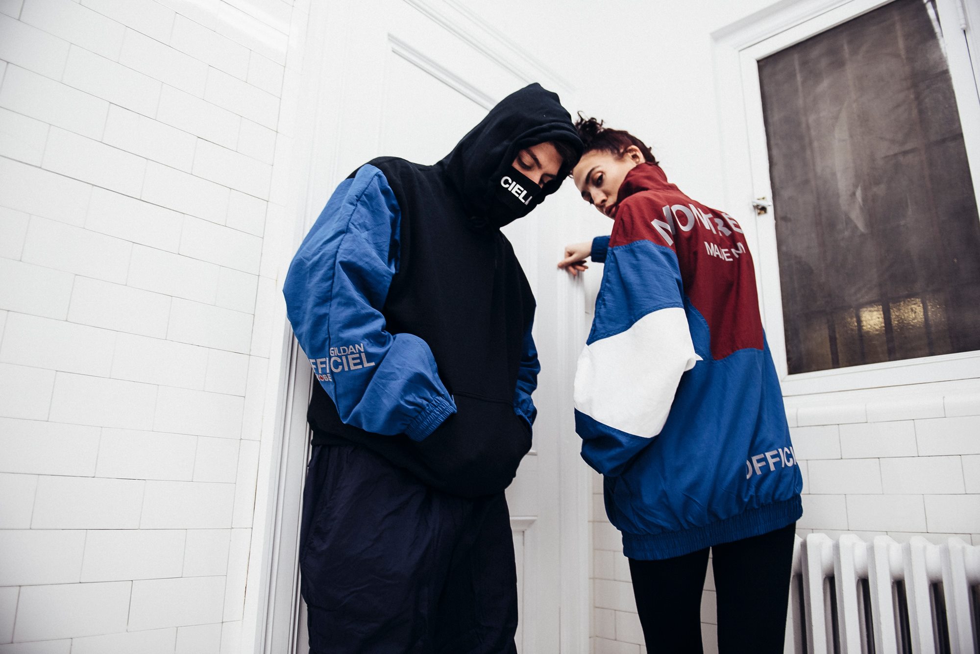 OFFICIEL dévoile un nouveau lookbook BOLD de morceaux en vente au pop-up shop