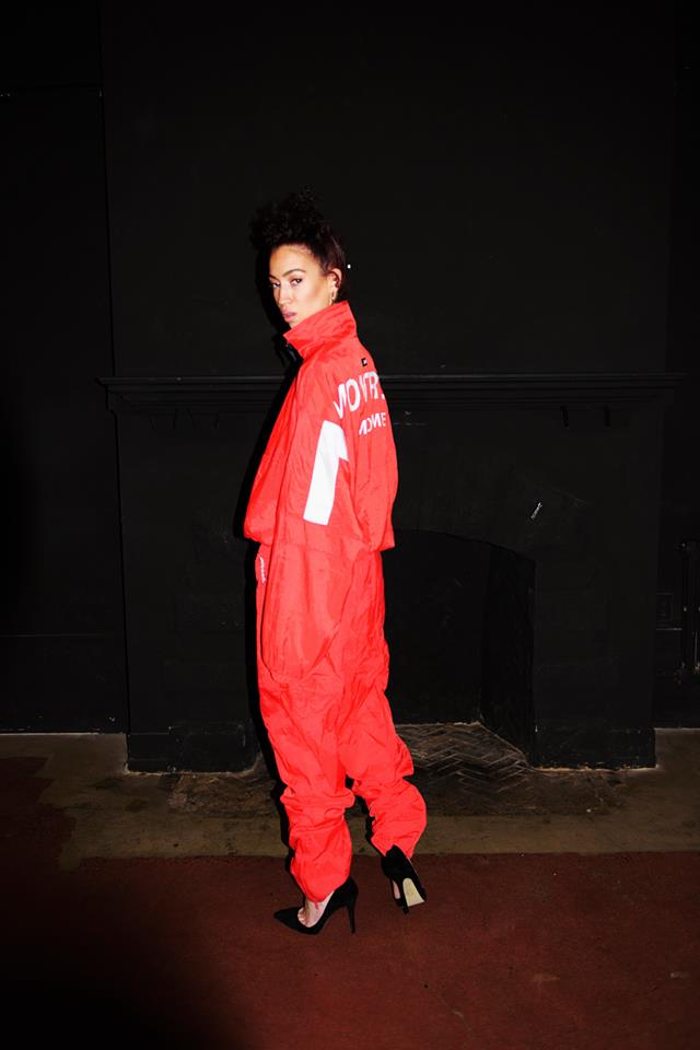 OFFICIEL dévoile un nouveau lookbook BOLD de morceaux en vente au pop-up shop