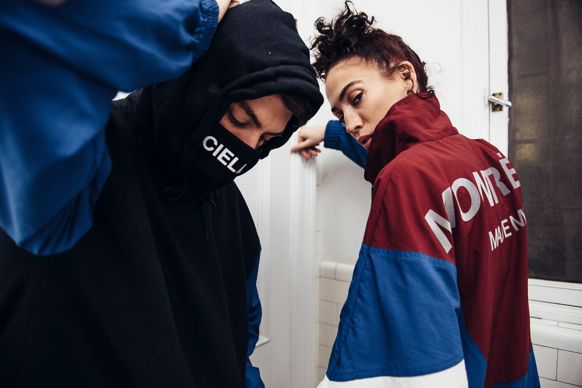 OFFICIEL dévoile un nouveau lookbook BOLD de morceaux en vente au pop-up shop