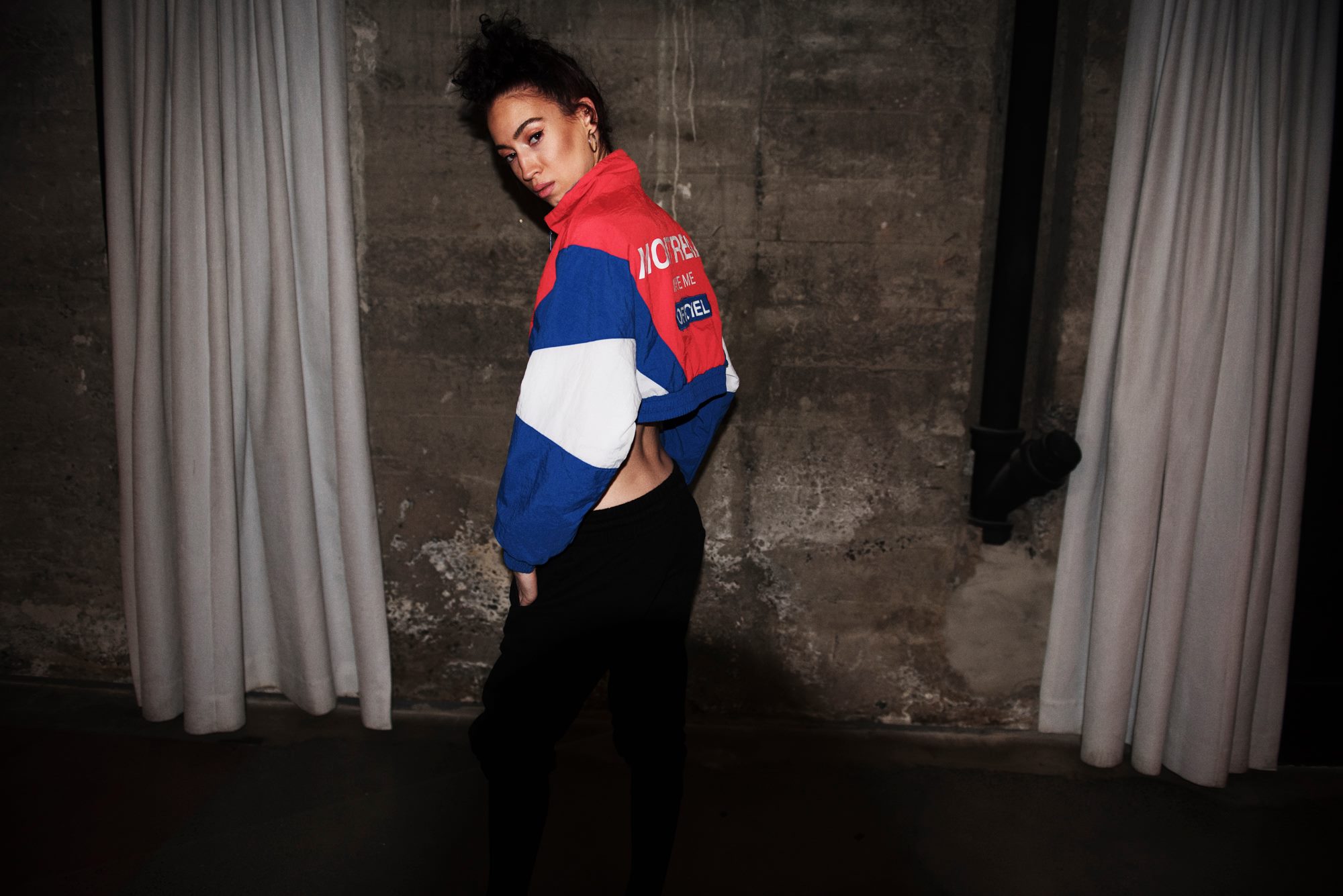 OFFICIEL dévoile un nouveau lookbook BOLD de morceaux en vente au pop-up shop